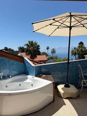 Mavi & Ani Pansiyon Antalya 3*,